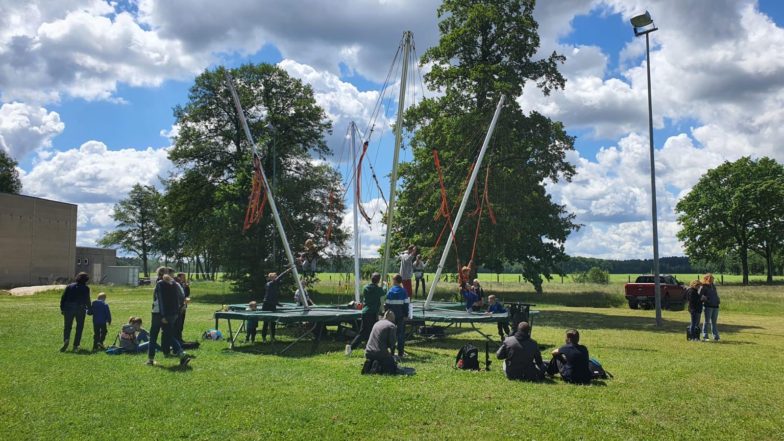 Bungee-Trampolin Aktion