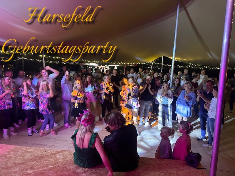 Duo Vintos auf der Bühne bei einem Stadtfest