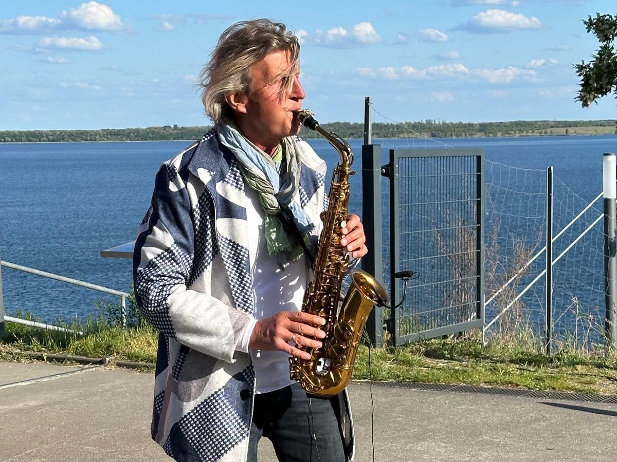 Frank Widzgowski beim Weinfest in Klein Oßnig