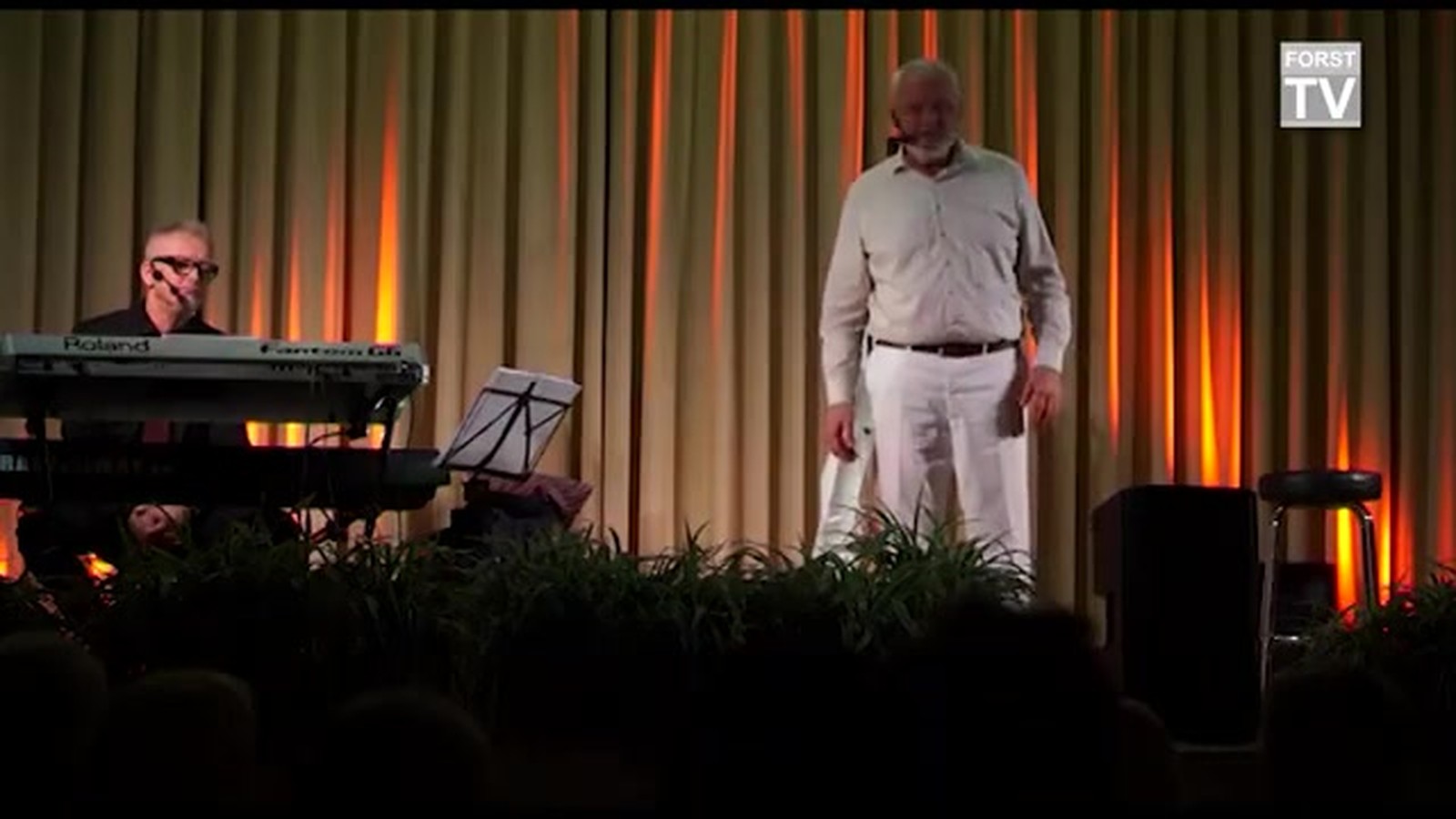 Kabarett Ranz und May - Ich könnt schon wieder - Gasthaus Sacro 2025 Kabarett-Duo Ranz und May auf der Bühne im Gasthaus Sacro beim Programm Ich könnt schon wieder am 11. Dezember 2025